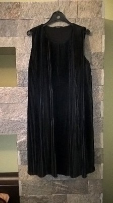 Czarna plisowana sukienka midi od Mohito M trapez