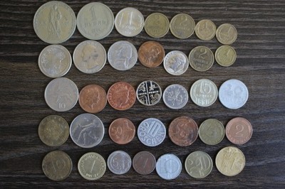 Zestaw różnych monet
