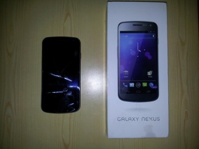 Samsung Galaxy Nexus GT-i9250 Pęknięta szybka #2