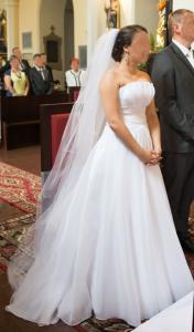 Suknia ślubna podkreślająca biust :)