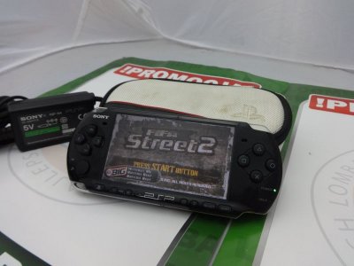 KONSOLA PSP 3004 + ETUI ,  GRA FIFA STREET 2