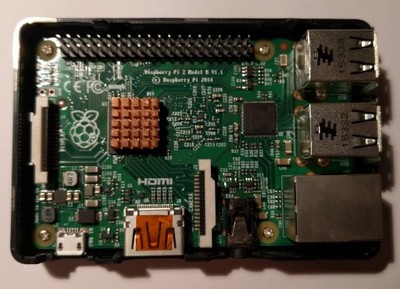 Raspberry Pi 2 + karta SD 8 GB + radiator