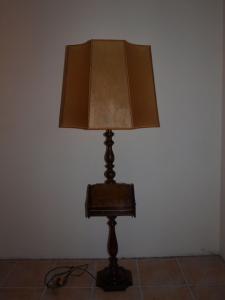Ładna oryginalna lampa ze stoliczkiem.***