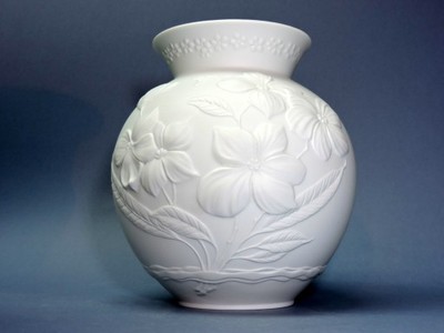 Wazon kula biały biskwit design Kaiser Frey kwiaty