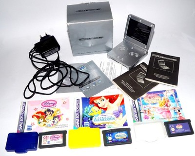 Game Boy Advance SP z pudełkiem gry ładowarka