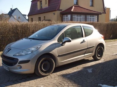 PEUGEOT 207 1.4 benzyna