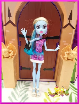 14. Monster High Upioryż Miasto Abbey lalka