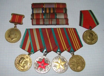 zestaw orderów i baretki po oficerze KGB