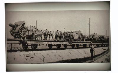 1926 Załadunek artylerii na pociąg wojskowy 1914