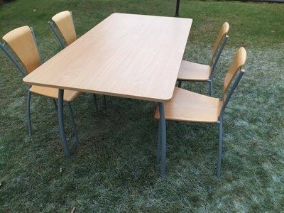 Stół 4 krzesła jasne zestaw 150x80