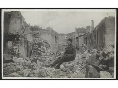Austro-Węgry  - żołnierz w ruinach, I wojna