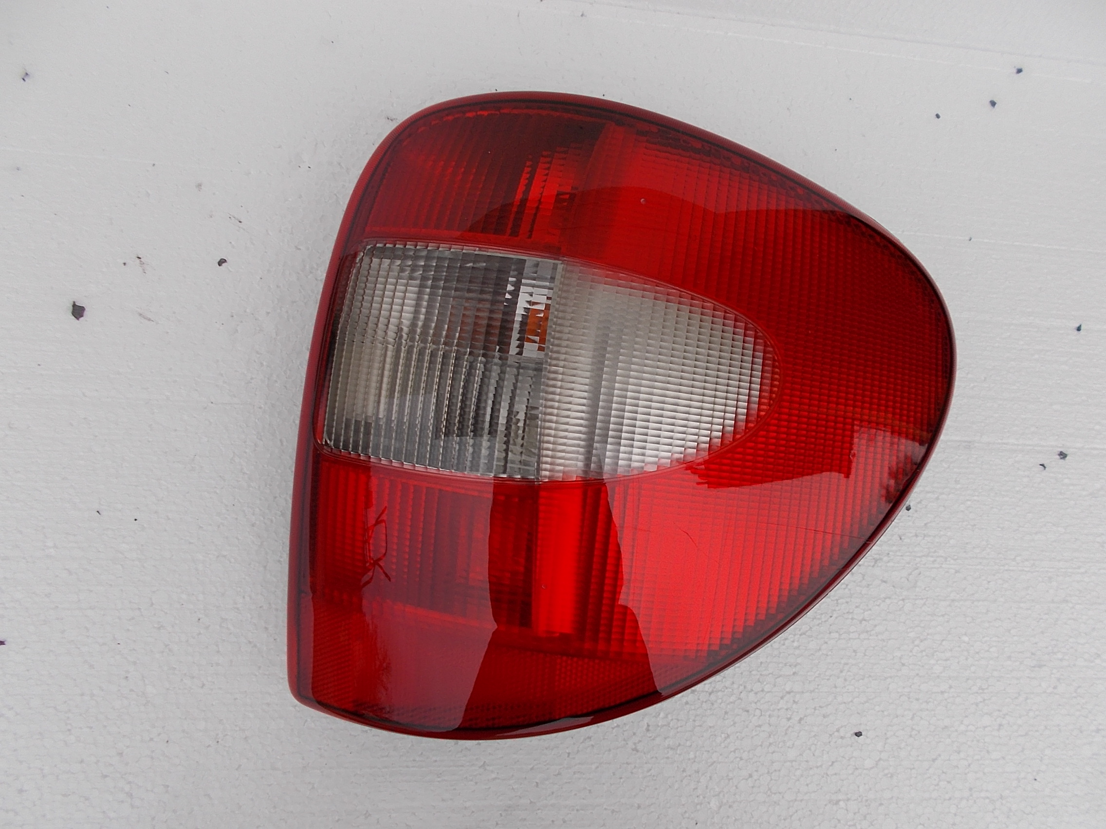 Lampa tył prawa Chrysler voyager IIII Europa - 7019352685 - oficjalne  archiwum Allegro