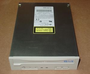 Plextor 12X SCSI CDROM Drive z Caddy PX-12CSi WAWA