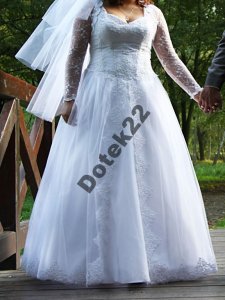 piękna suknia ślubna Princessa + bolerko i halka