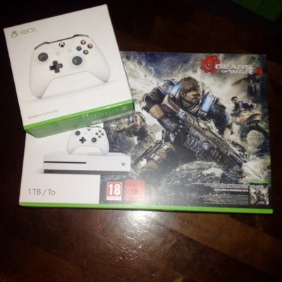 Xbox One S 1 TB + 2 pady + Gears of War ! GW24
