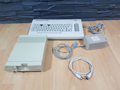 Commodore C 64G zasilacz stacja dysków dyskietek