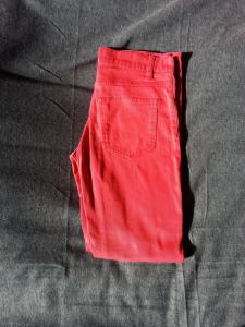 Czerwone spodnie jeansowe H&amp;M