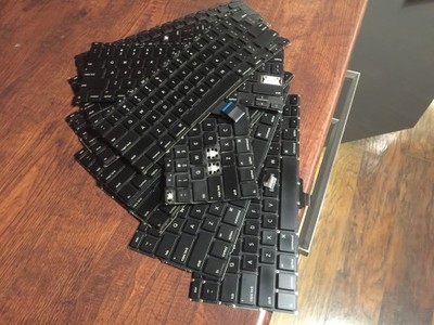 Macbook klawiatury - uszkodzone 10 sztuk.