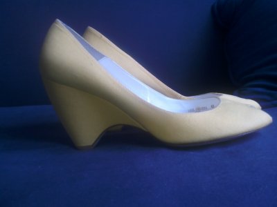 Żółte buty firmy Stradivarius roz. 41
