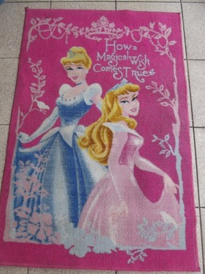 Śliczny dywan dla dziewczynki
