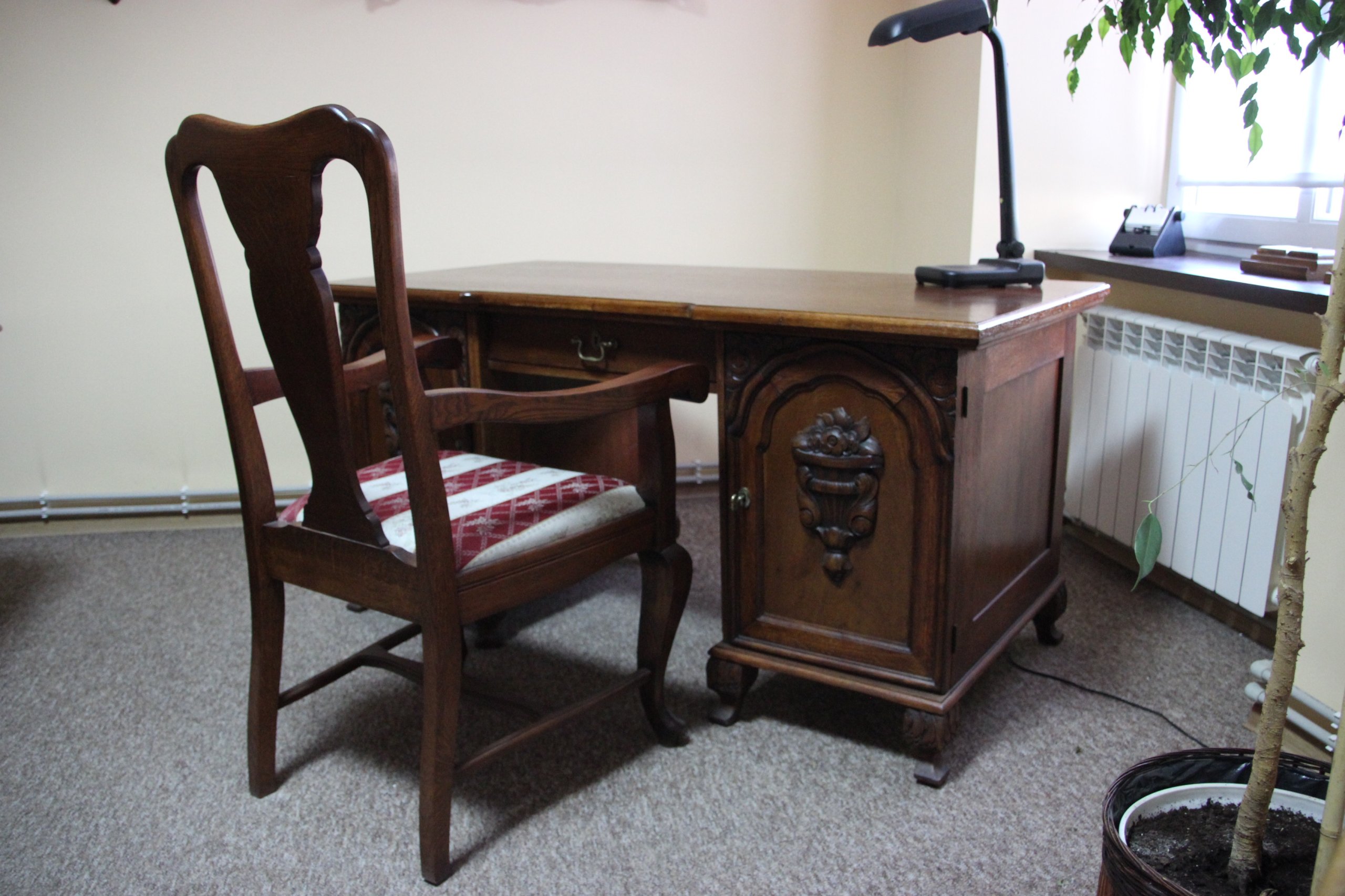 Oryginalne biurko z okresu międzywojennego