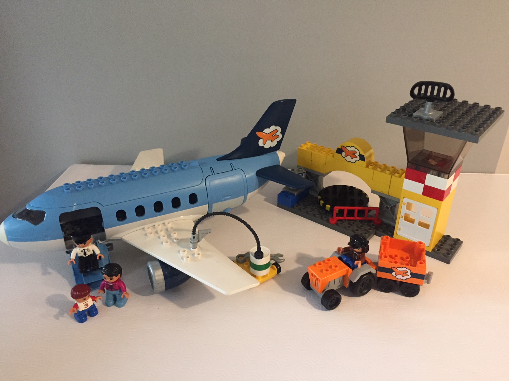 LEGO DUPLO 5595 Samolot Lotnisko figurki - 7034422421 - oficjalne archiwum  Allegro