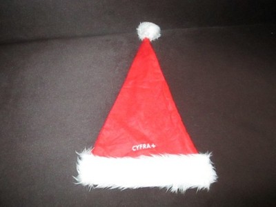 Unikatowa czapka Świętego Mikołaja z logo CYFRA +