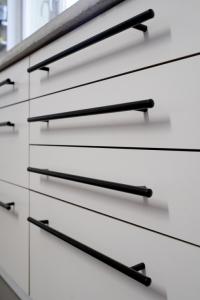 Uchwyt meblowy IKEA czarny mat 35 cm - 5897180773 - oficjalne archiwum  Allegro