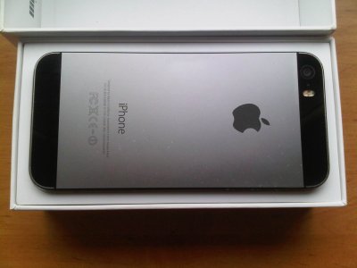 iPhone 5s 32gb  hasło incloud  space gray