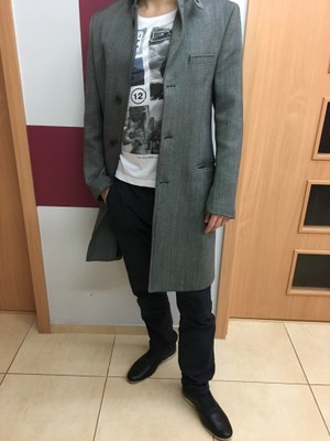 Męski stylowy płaszcz marki Zara rozmiar M