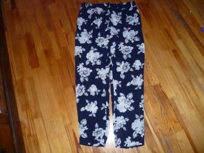 Granatowe spodnie w kwiaty Next 42