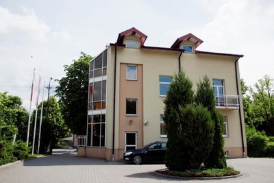 Budynek biurowy z dużą działką w centrum Płocka