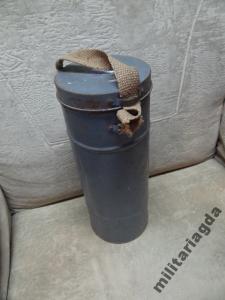 Pojemnik od maski gazowej w b. ładnym stanie FR