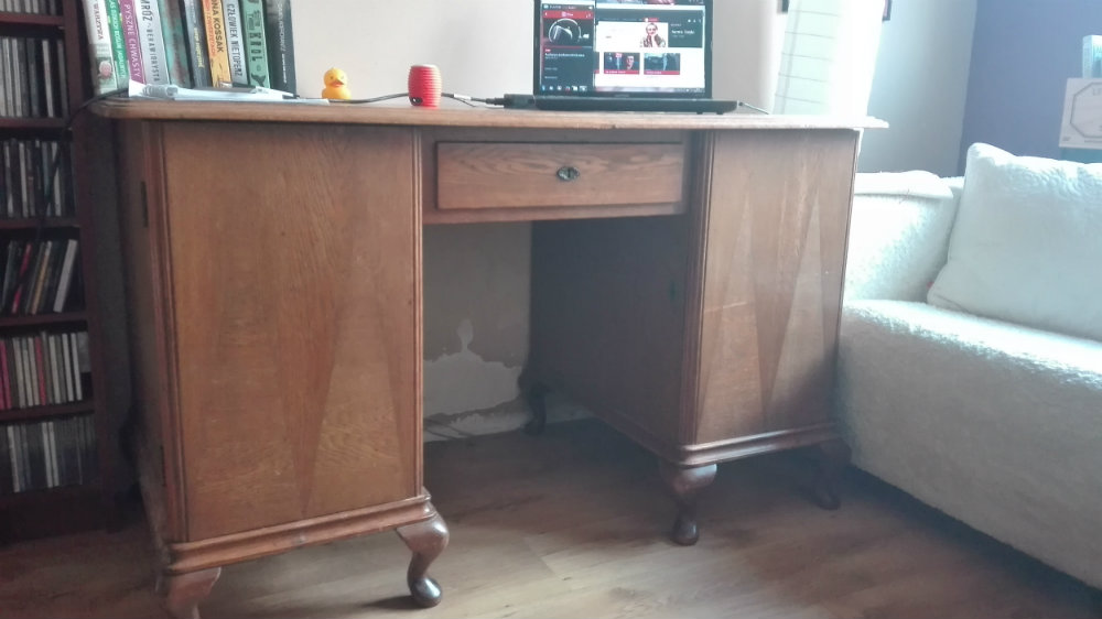Stylowe drewniane biurko