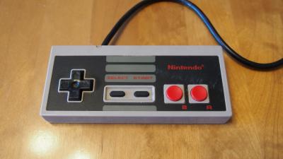 Oryginalny pad NES wersja NES-004E