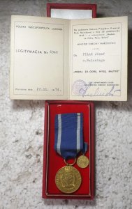 MEDAL ZA  ODRĘ, NYSĘ, BAŁTYK+ LEGITYMACJA