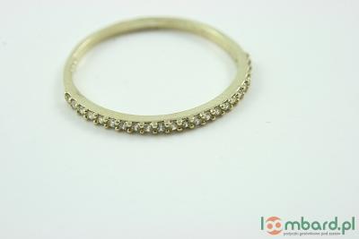 Uroczy maleńki złoty pierścionek z cyrkoniami P207