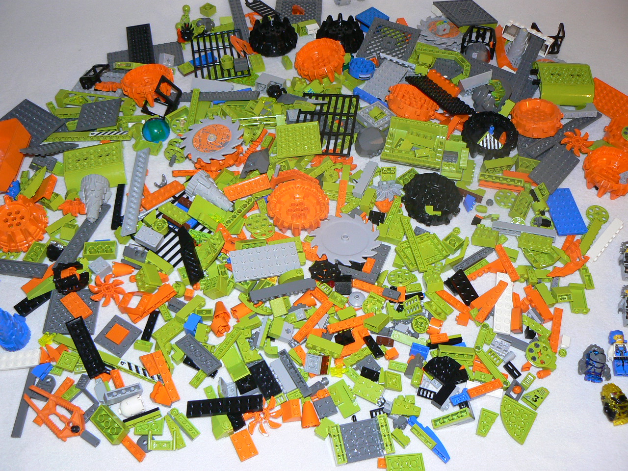LEGO Power Miners 1,47 kg figurki k/W-wy (L 32)