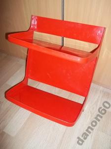 Plastikowa czerwona półka do łazienki lub kuchni