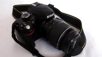 Nikon D3200 + Nikkor 18-55mm Kit