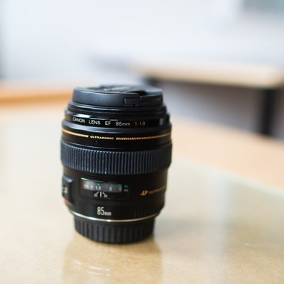 Obiektyw Canon 85 mm f/1.8 EF