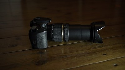 Canon 60D z obiektywem Tamron 18-270 mm + pilot