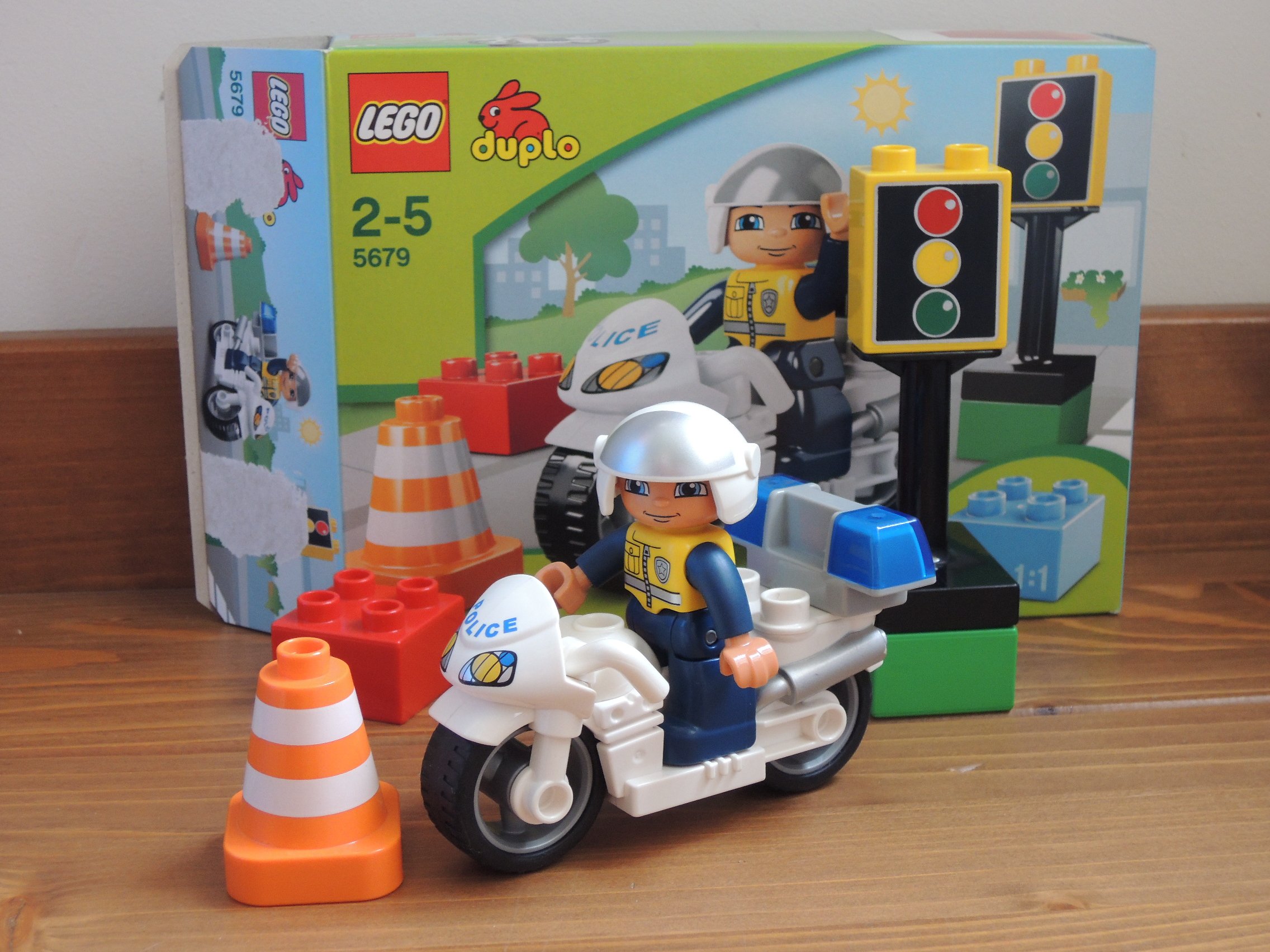 LEGO duplo 5679 - Policjant na motorze - 7011509847 - oficjalne archiwum  Allegro