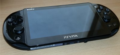 VS Vita Slim PCH-2004 + karta 16 GB + etui
