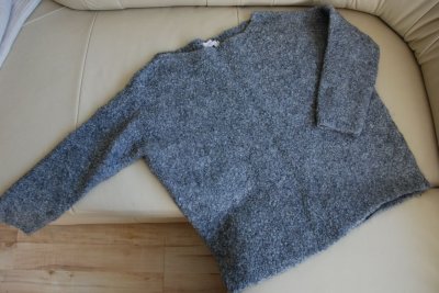 RESERVED 36 S boucle sweter szary gruby miękki