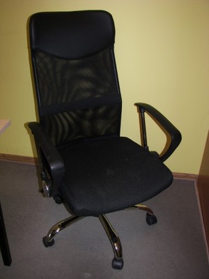 Nowoczesny i ergonomiczny fotel biurowy