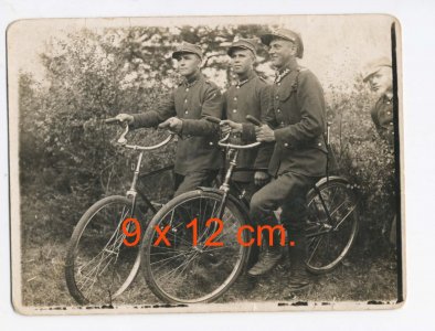 Żołnierze WP z rowerami