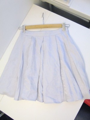Srebrna spódnica z Mohito z zakładkami r.XS