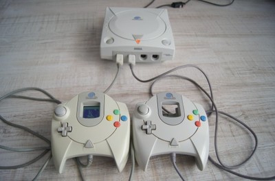 Konsola Sega Dreamcast HKT-3030 .