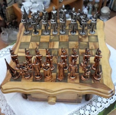 oryginalne szachy,metalowe pionki, wys-6,5cm
